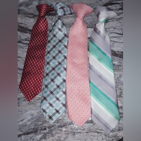 Boys Preowned 4 Clip On Multi Colored  Neck Ties - Picture 1 of 3